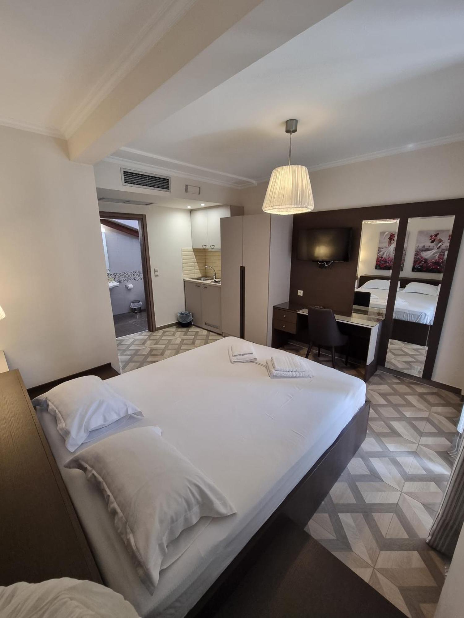 Sissy'S Boutique Apartments Paralia Katerinis Ngoại thất bức ảnh